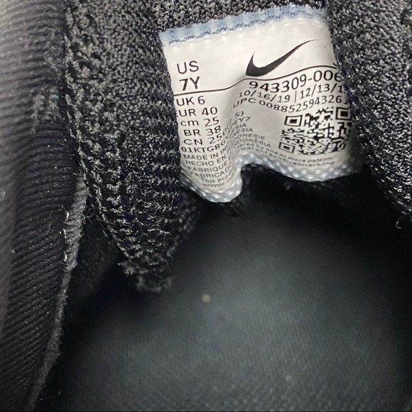 Nike Girl’s Runners, size 7 youth - Picture 4 of 6